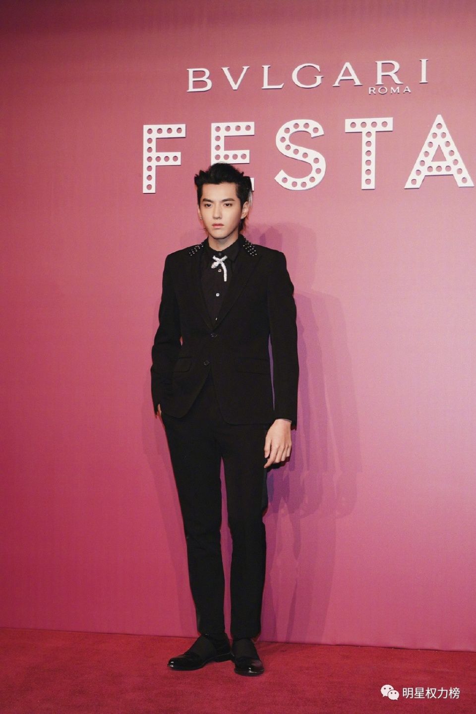 赵丽颖任高端腕表代言人 吴亦凡上演西装杀造