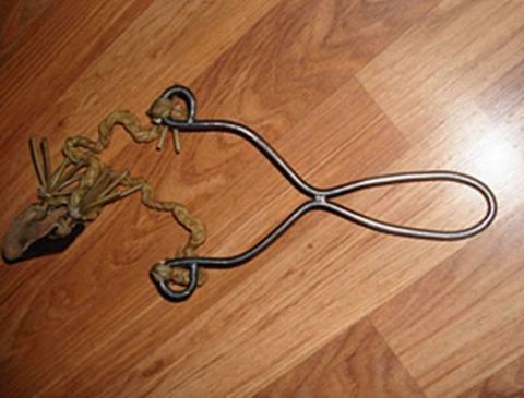 弹弓,这个玩具可以说是男生的最爱了,常常会身上带个弹弓去打鸟或者