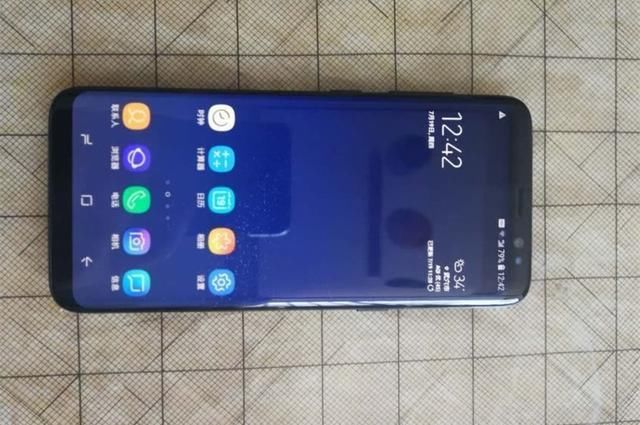 均搭载骁龙660,双摄比单摄便宜300元,三星倒