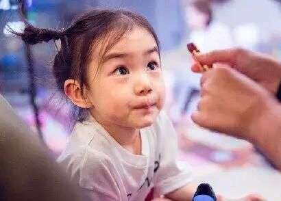 戚薇女儿的中文名,一讲出来大家都笑了