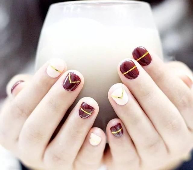 指甲太短怎么做才能使手指显白皙显修长?过年