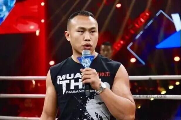 雅桑克莱战胜袁兵遭周志鹏叫板,除了军人铁拳