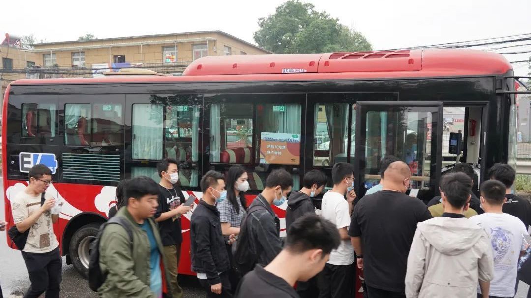 解通勤难点,长阳镇开通两条巡游定制公交线! 解通勤难点,长阳镇开通两条巡游定制公交线!