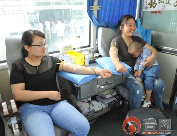 薛城区人民医院职工积极参与无偿献血活动