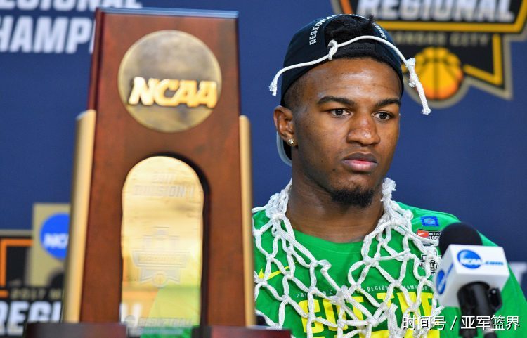 他用8记盖帽将状元热门约什-杰克逊淘汰出局!