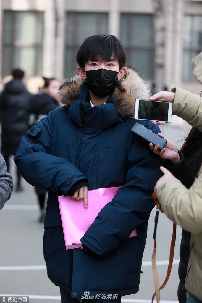 易烊千玺参加艺考 跟同龄人比身高不占优势!一