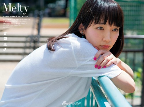 组图:人气女星吉冈里帆写真曝光 白T牛仔清纯可爱