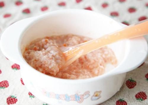 8个月宝宝辅食这么做,种类丰富又补铁,锻炼宝