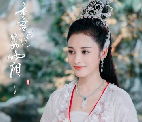 杨幂旗下三位艺人解约,她抱怨公司不给好资源