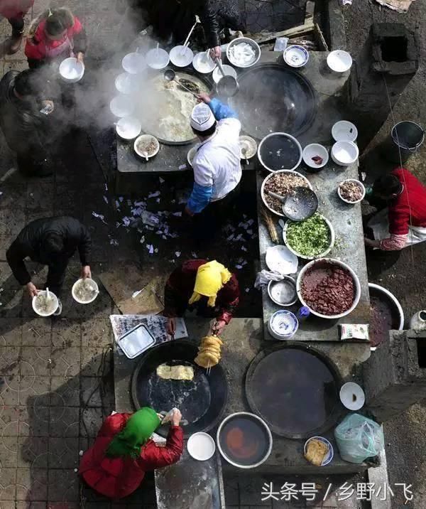农村人去乡镇赶场必吃的美味,却被城里人嫌弃