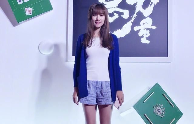 终于等到电竞女神"小苍cany"下海了,就问你们酷不酷