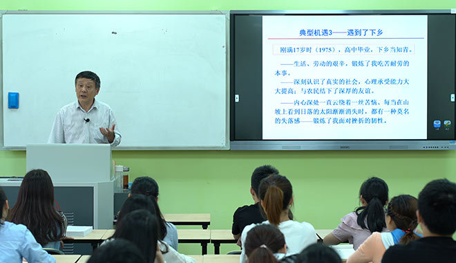 石碧:被学生拍桌子也不急眼 却被称“最严”导师 石碧:被学生拍桌子也不急眼 却被称“最严”导师