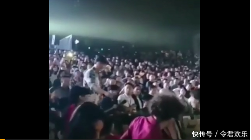 崔永元发博要回冯小刚十个巴掌,他被姜文点名