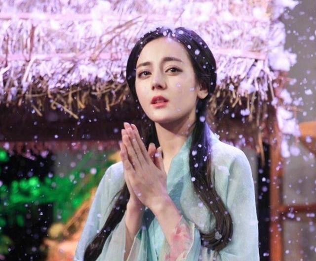 迪丽热巴和窦骁新剧开拍在即,热巴白衣嫦娥造