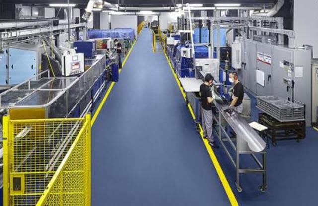 深圳工厂如何解决用工荒?工人:把招工年龄放