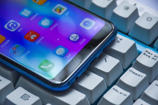 首批升级GPU Turbo吓人技术的荣耀10,强上加