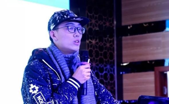 汉南一中举办2017届优秀毕业生返校交流会:回