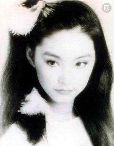 林青霞是方脸,脸型还偏大,为什么会让国人念念