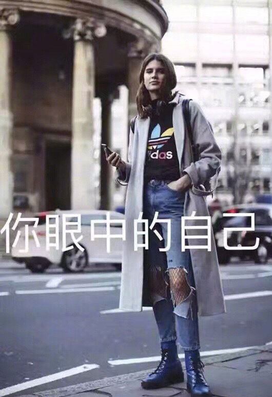 破洞牛仔裤加网袜-王菲20年前就这样穿 杨幂这