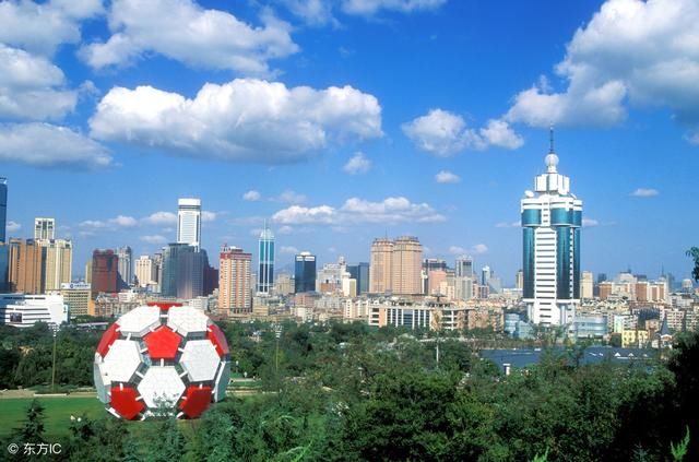 王健林曾说搞足球俱乐部不赚钱,那么他为何回