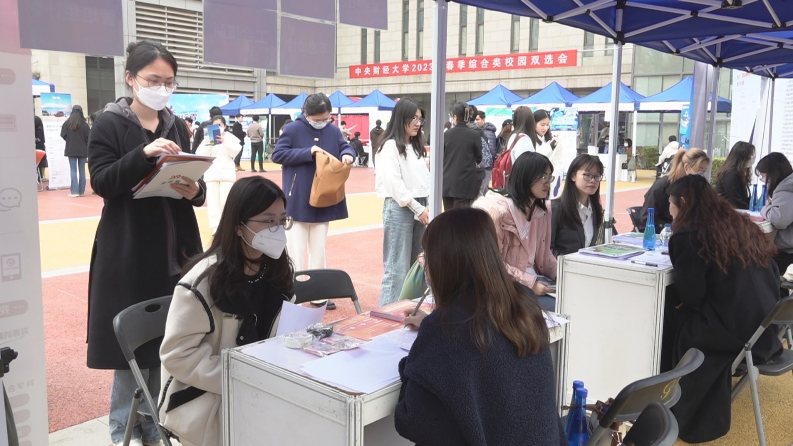 抢抓春招黄金期 高校多举措助力毕业生高质量就业 抢抓春招黄金期 高校多举措助力毕业生高质量就业