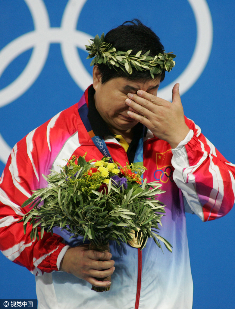 另外，在这届奥运会上我们还送走了一位老朋友--王义夫，2004年8月14日王义夫打出了他奥运会的最后一枪，成为唯一参加过六届奥运会的中国运动员，从1984年到2004年，他在奥运会射击比赛中共夺得2金3银1铜6枚奖牌。 2004年8月14日11点，希腊雅典，雅典奥运会射击男子10米气手枪决赛，中国老将王义夫为中国体育代表团赢得第二枚金牌。