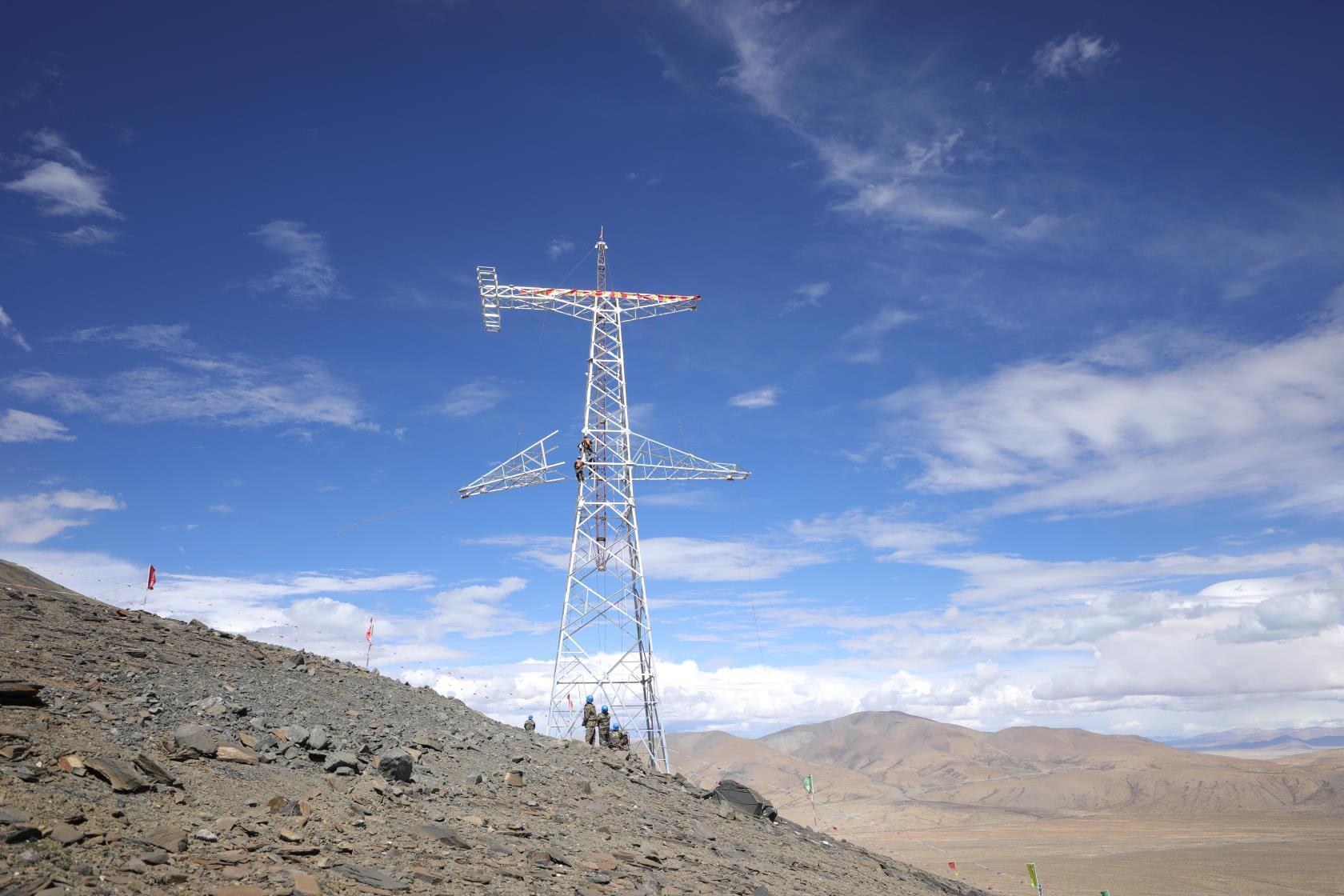 7米!中国安能完成世界海拔最高220kv输电铁塔组立
