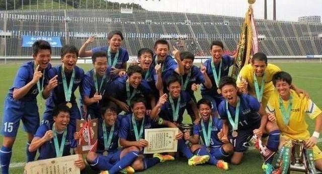 火爆!日本高中足球联赛一个县184支球队,球迷