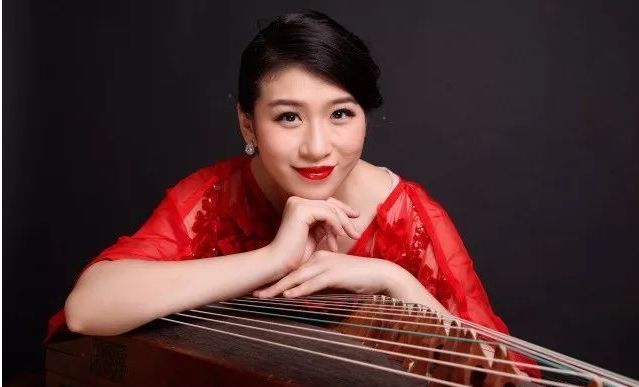 谢天笑请让开,让我看看后面的丁雪