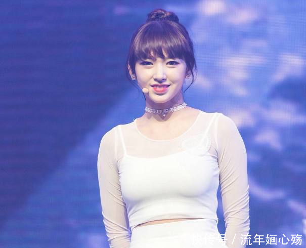 宇宙少女在街头为韩国队热舞助威,程潇的腿吸