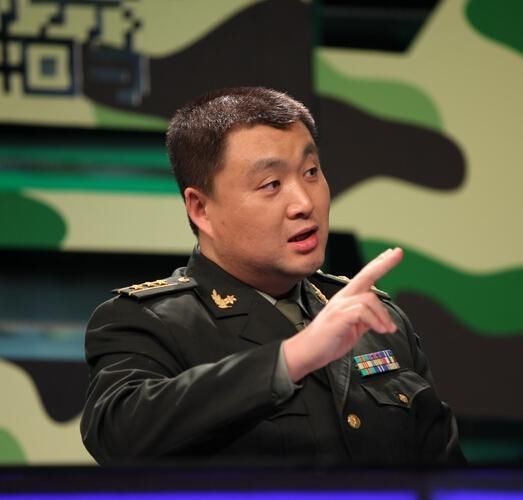 看这位军事专家节目,让很多人有一种"似乎马上就要打仗"的感觉