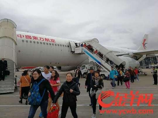 中国三航空公司一日内接回过千巴厘岛滞留旅客