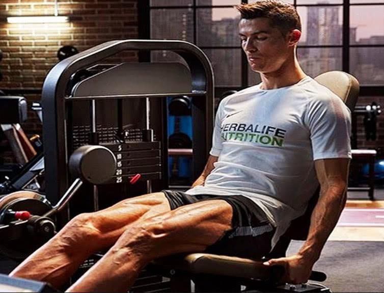 33岁C罗体测结果:体脂7%如20岁!赵旭日:球员