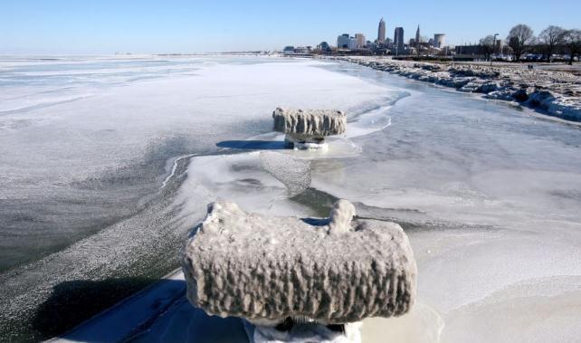 寒流席卷美国中西部:体感温度达零下45度 美民众生命受威胁