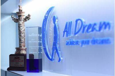 青少年编程课程第一人,线上单月营收200万元