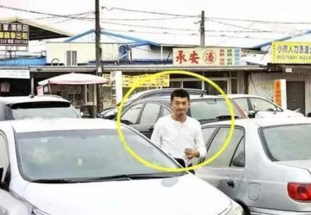 曾年入53亿,开百万劳斯莱斯,如今沦落到路边摆