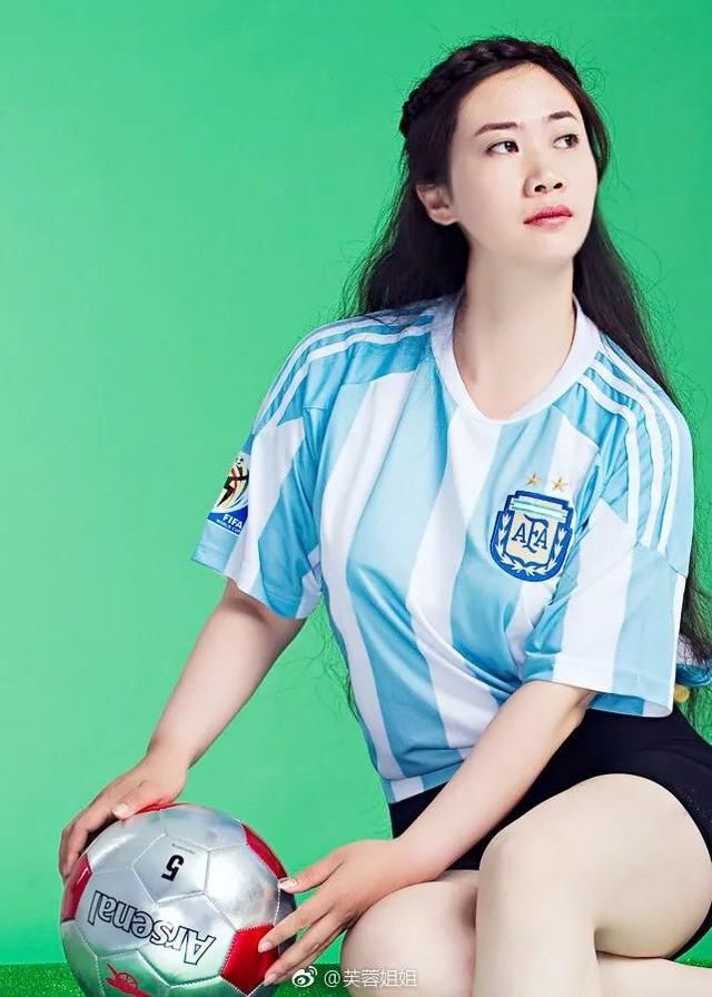 芙蓉姐姐原来喜欢阿根廷队 穿球衣拍写真最后