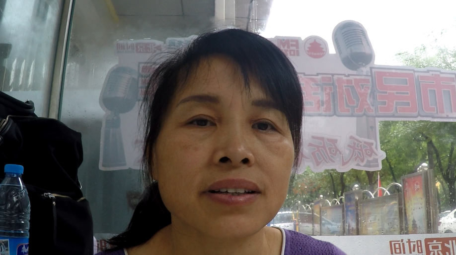 市民对话一把手:小区停车位少 业主争相“抢车位” 市民对话一把手:小区停车位少 业主争相“抢车位”