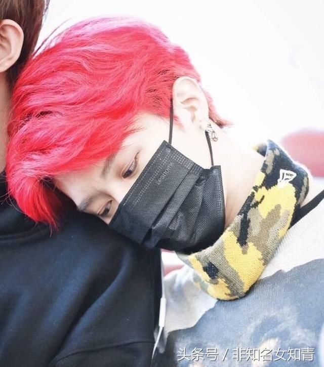 乐华七子赴泰拍广告,范丞丞朱正廷机场迷路秒