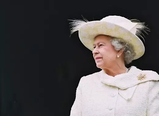 直到2013年12月24日, 英国司法部长克里斯宣布, 英国女王伊丽莎白二世