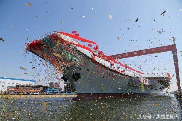 美国又一艘巨型战舰下水,排水量比国产航母还