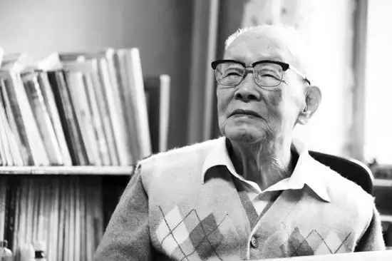 汉语拼音之父, 与妻子举案齐眉七十年,长寿老人