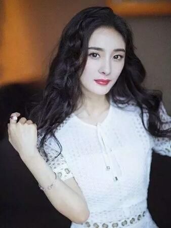 这几位女明星,她们的皮肤白到发光,让自己的颜