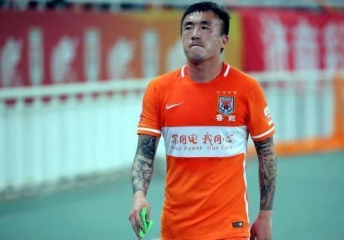 台湾媒体调侃国足钱多低能,国足球员发声:向