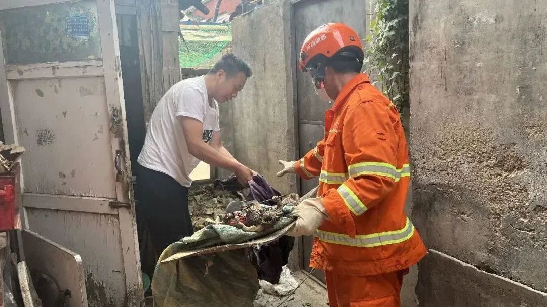 清理堆物堆料、无烟护航成长，大栅栏街道开展周末卫生日活动