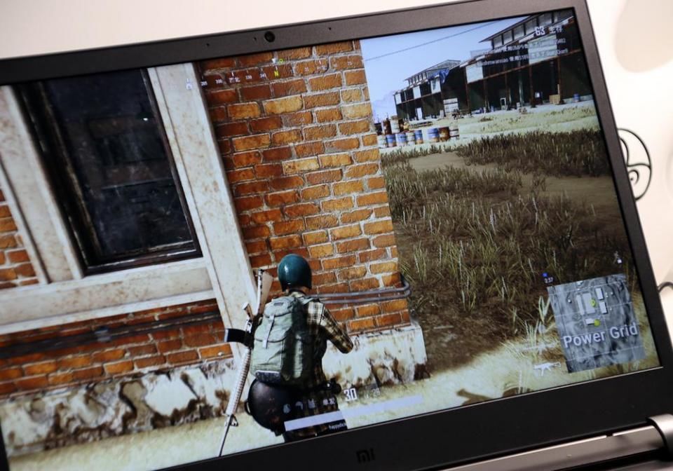 8999元小米游戏本开箱试玩:吃鸡轻松无压力,办