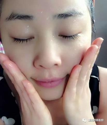 红霉素软膏只要一支擦脸,7天斑点、皱纹不见了