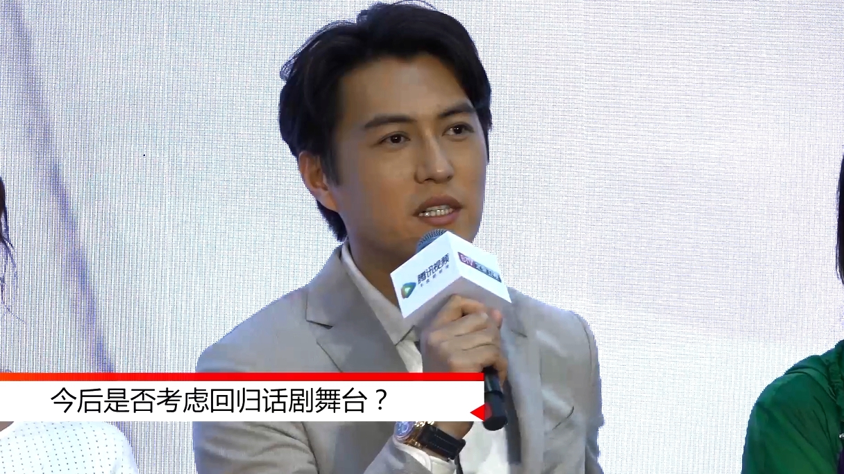 靳东:一直都不喜欢拍戏 难回归只因演话剧太清贫 靳东:一直都不喜欢拍戏 难回归只因演话剧太清贫
