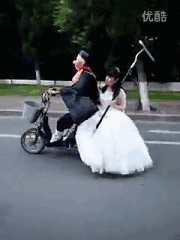 搞笑动态图:这样对女生,活该你单身