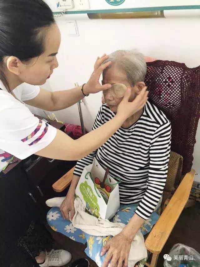 全国爱眼日:福利院老人感受特别的爱!